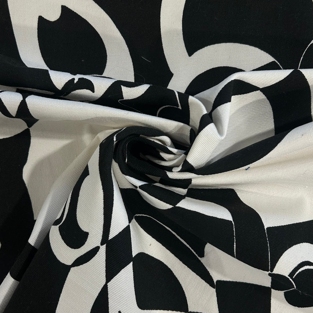 Black & White Chain